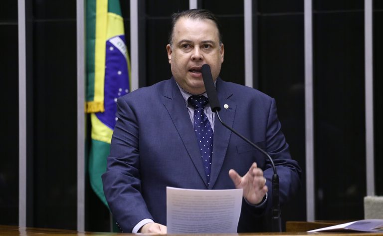 Comissão aprova campanhas educativas permanentes do governo sobre violência doméstica 