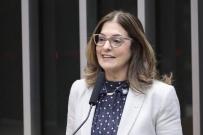 Comissão aprova garantia de atendimento prioritário no SUS para pacientes com endometriose