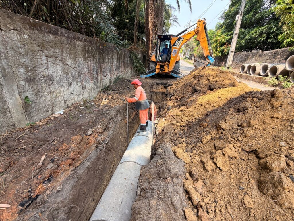 Prefeitura-de-Manaus-implanta-100-metros-de-drenagem-profunda-para-melhorar-escoamento-da-chuva-no-bairro-Flores-3