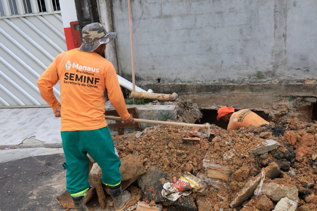Prefeitura-de-Manaus-recupera-drenagem-profunda-no-bairro-Compensa-2-e-melhora-infraestrutura-da-via-2-1024×683-1